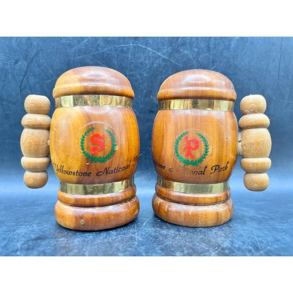 Vtg Wood Barrel Salt & Pepper Shakers Souvenir Yellowstone National Park Vtg‎ 3